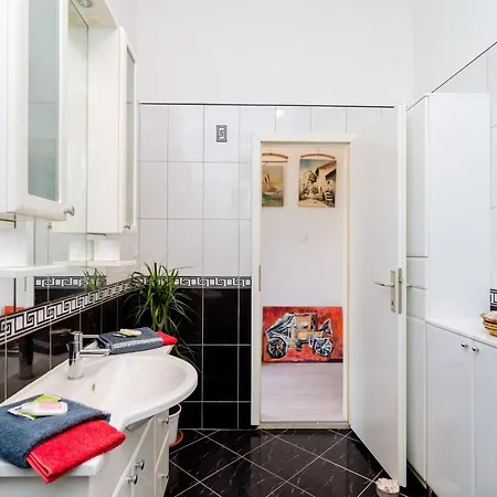 Caceris - Comfort With Terrace