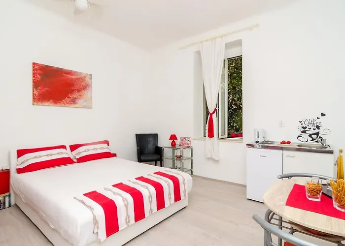 Caceris - Comfort With Terrace