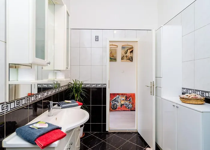 Caceris - Comfort With Terrace