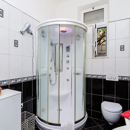 アパート Caceris - Comfort With Terrace *