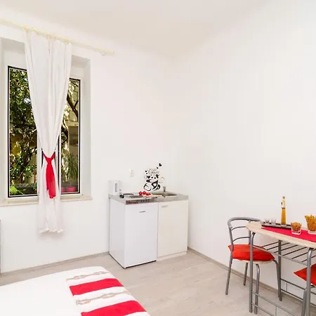Caceris - Comfort With Terrace *