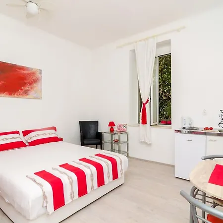 Caceris - Comfort With Terrace